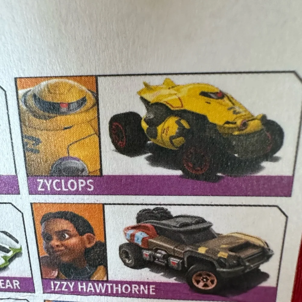 Hot Wheels Disney Pixar IZZY HAWTHORNE character car vehicle